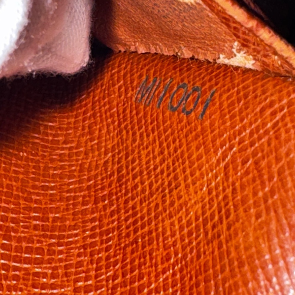 Louis Vuitton, authentic vintage compact wallet with unbranded chain - Picture 14 of 17